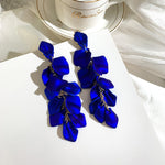Cargar imagen en el visor de la galería, Flower Petal Dangle Earrings
