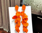 Lade das Bild in den Galerie-Viewer, Flower Petal Dangle Earrings
